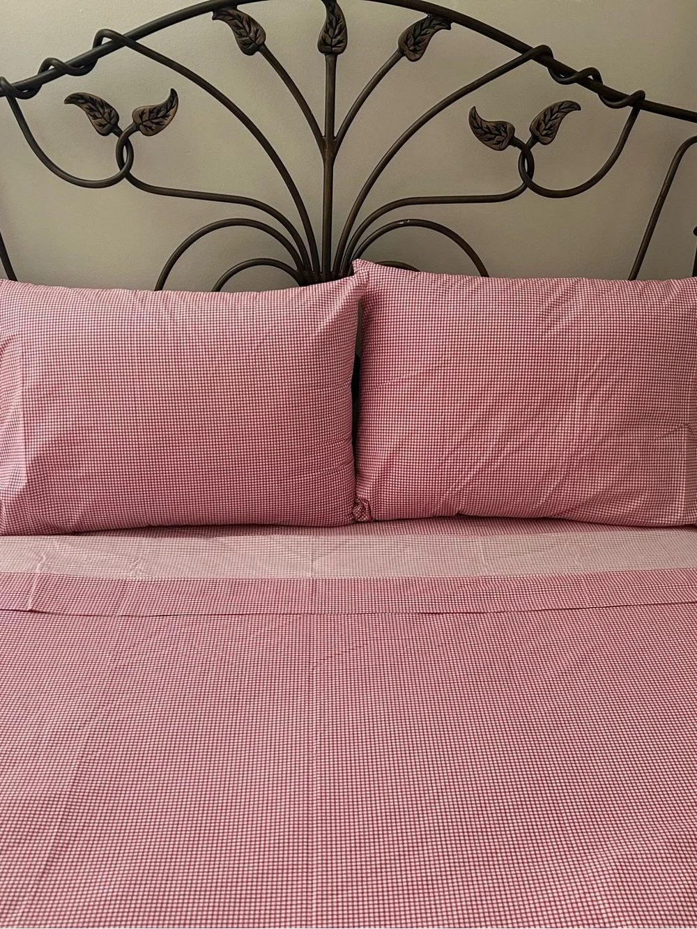 Wamsutta Classic Red Gingham Ruffled Pillowcase and Sheet Set